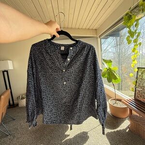 Old Navy Blue and White Blouse with V-Neck and Long Sleeves